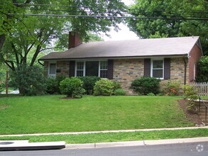 Building Photo - 9900 Wildwood Rd