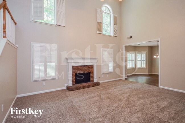 Foto del edificio - 1425 Hollow Springs Ct