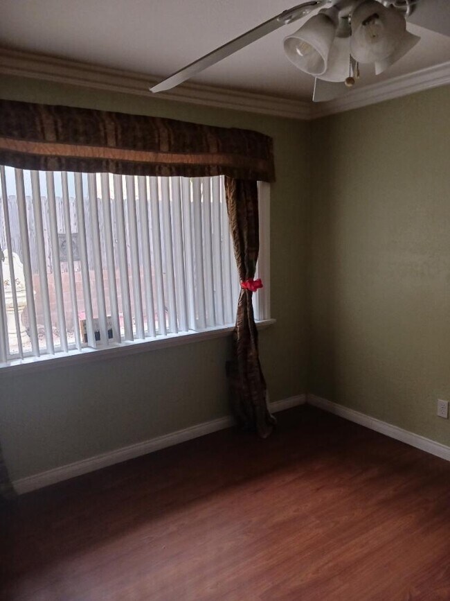 Building Photo - 5888 Oak Knolls Rd