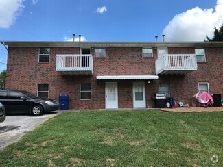 Building Photo - 1527 Meadow Spring Dr