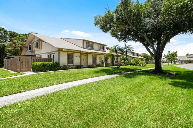 Foto del edificio - 324 Maplecrest Cir