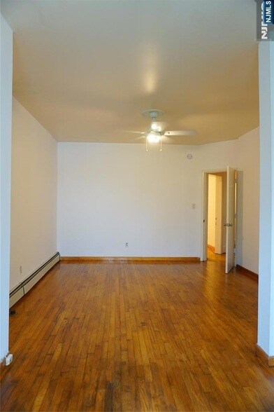 Foto del edificio - 247 Mt Prospect Ave