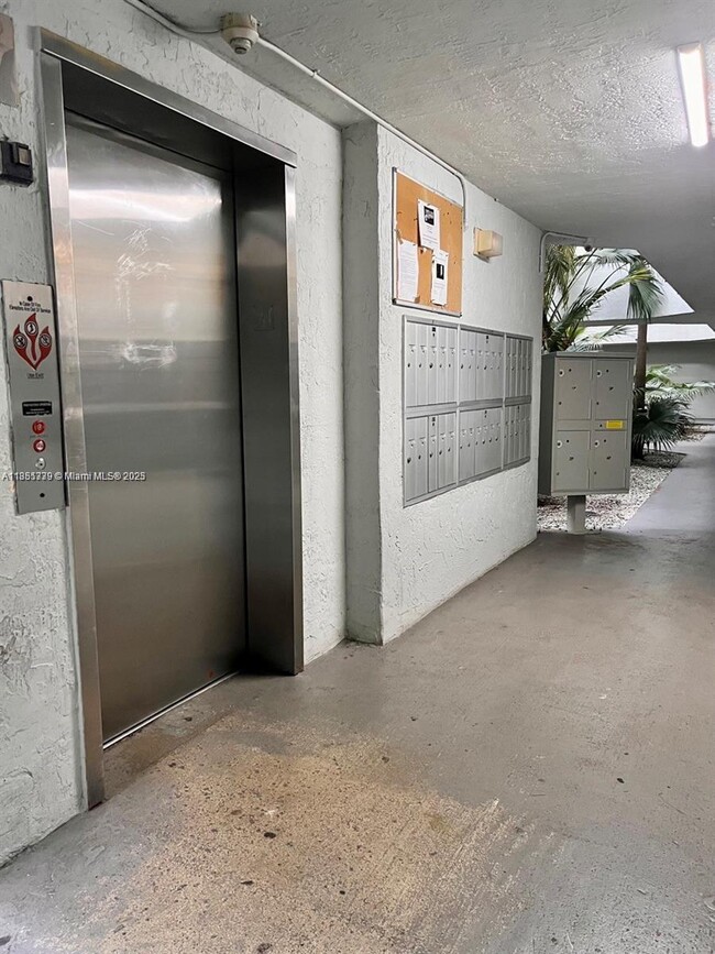 Foto del edificio - 8335 SW 152nd Ave