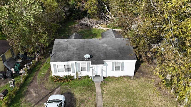 Building Photo - 5237 Carmen St