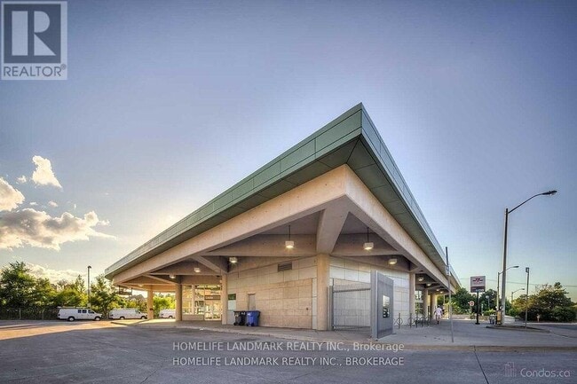 Photo du bâtiment - 2756 Old Leslie St