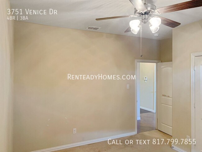 Building Photo - 3751 Venice Dr