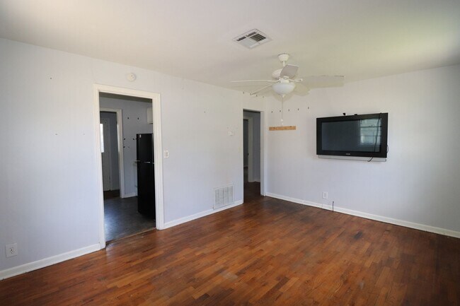 Foto del edificio - Updated Home for Rent