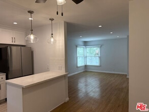 Building Photo - 4123 W Toluca Lake Ave