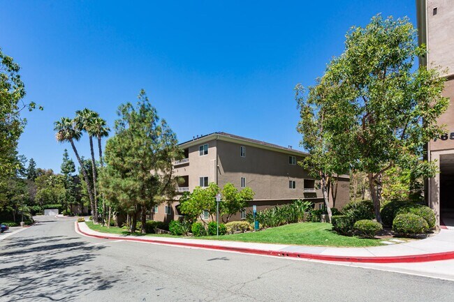 Foto del edificio - Rancho Mission Trails Condo for Lease – Prime Location + Resort-Style Living