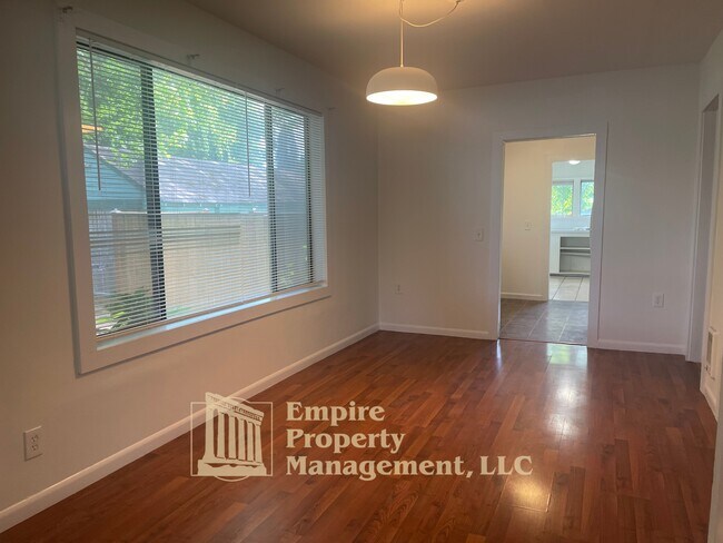 Foto del edificio - 4950 Barger Dr