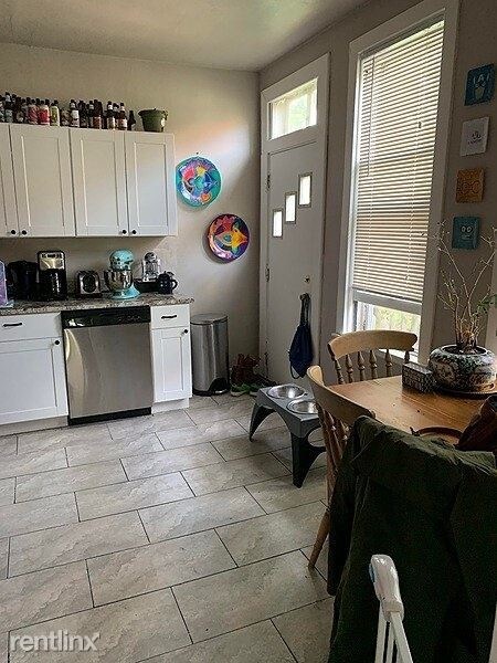 Foto del edificio - 516 E Potter Ave