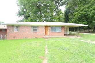 Building Photo - 908 2nd St W