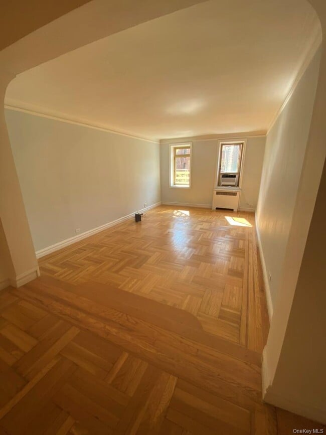 Building Photo - 57 Park Terrace W