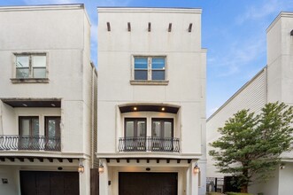 Building Photo - 1108 Peveto St