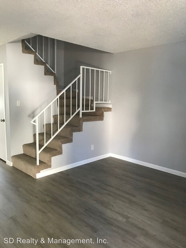 Building Photo - 811 Peach Ct