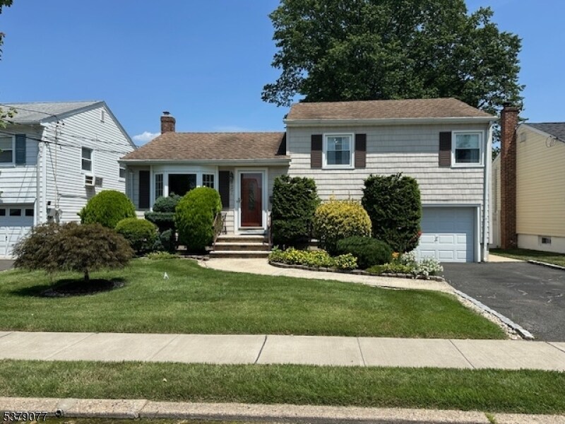 Primary Photo - 827 Savitt Pl