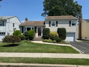Building Photo - 827 Savitt Pl