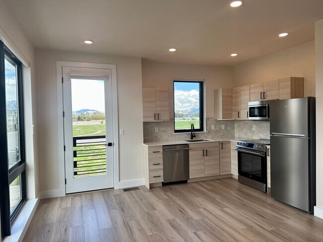 Building Photo - 2352 Vaquero Parkway #208
