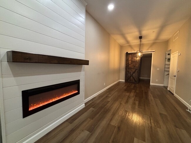Foto del edificio - 17168 Newhope St