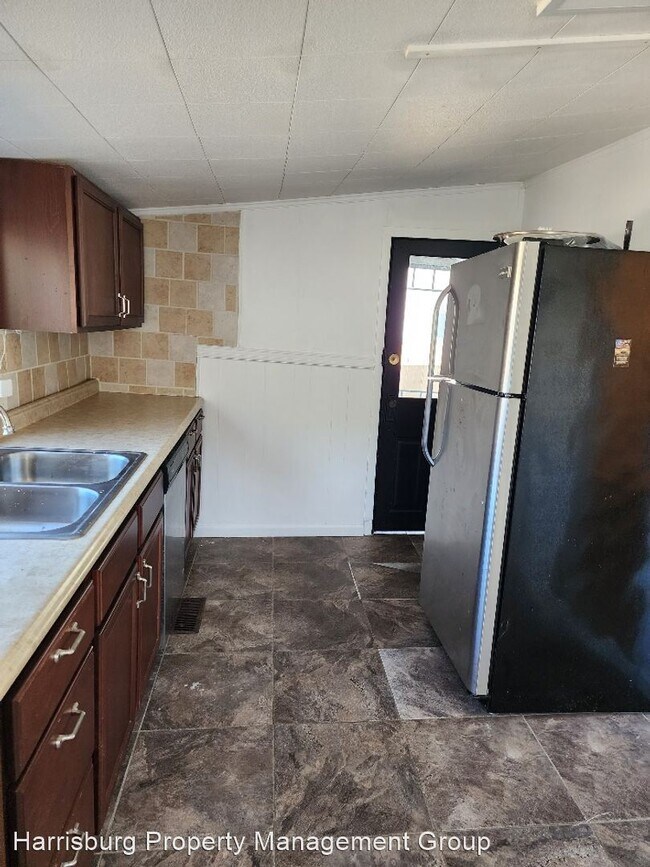 Building Photo - 2 br, 1 bath House - 258 W 2nd St