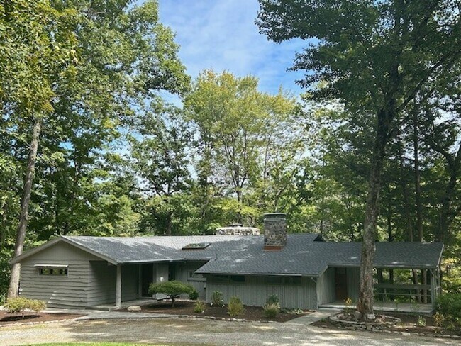 Foto del edificio - 272 Drake Rd
