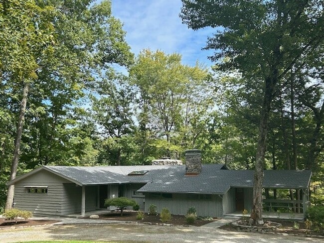 Building Photo - 272 Drake Rd