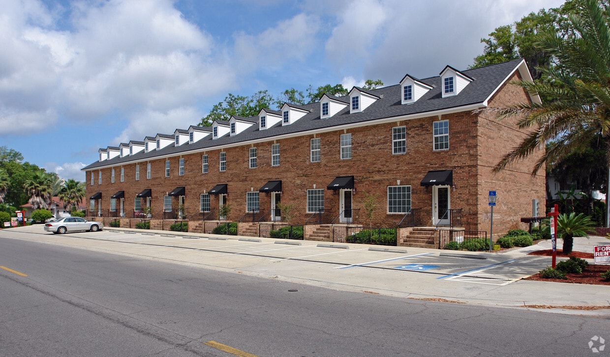 Building Photo - 205 E 2nd Ct