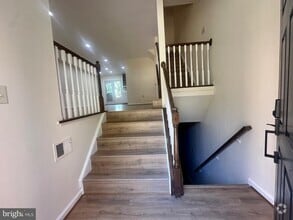 Building Photo - 18 Carriage House Cir