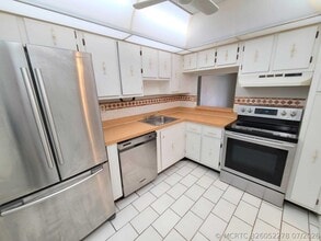 Building Photo - 4354 NW 9th Ave