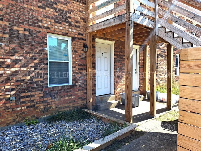 Building Photo - 419 Wood Creek Dr