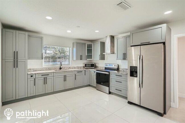 Foto del edificio - 4203 N Howard Avenue