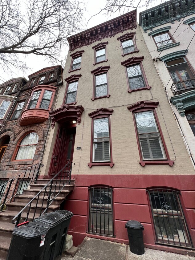 Primary Photo - 137 Lancaster St