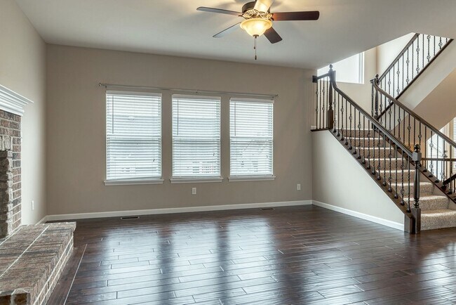 Foto del edificio - 6016 Blake Thomas Dr