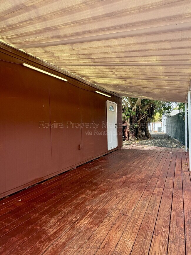 Foto del edificio - 19451 NW 5th Ct