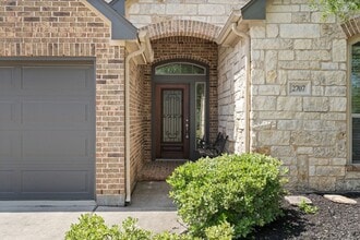 Building Photo - 2707 Oak Pass Ct