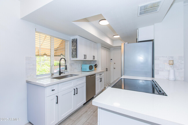 Foto del edificio - 720 E North Ln
