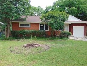 Building Photo - 10232 Pinecrest Dr