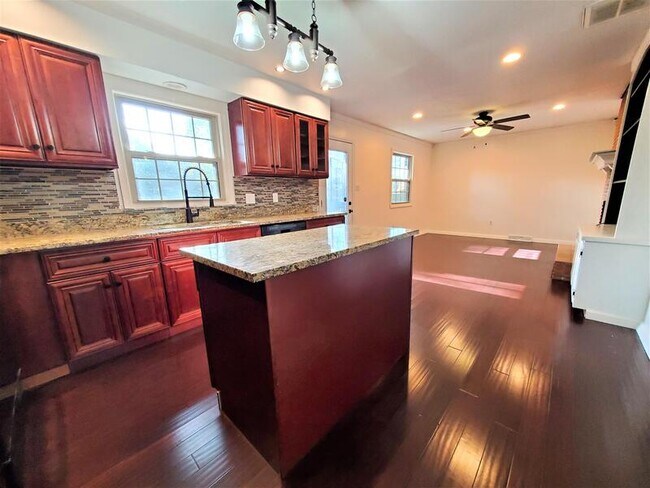 Building Photo - 5621 E Worcester Dr