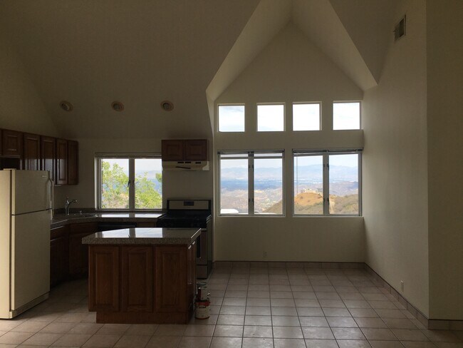 Foto del edificio - 23224 Saddle Peak Rd