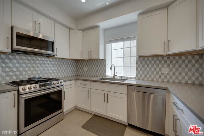 Building Photo - 3 br, 3 bath House - 9800 Vidor Dr Apt 102