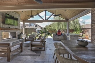 Building Photo - 2215 Tonkawa Trl