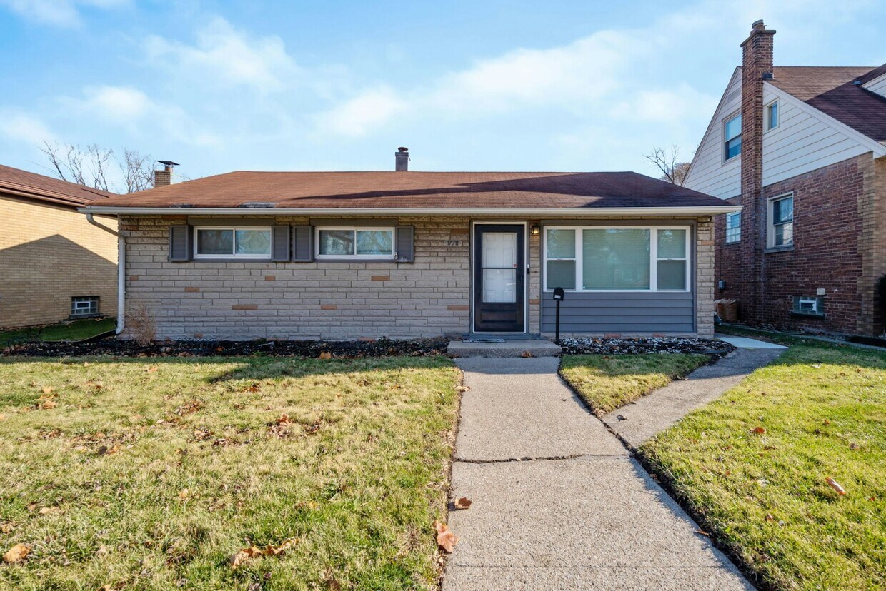 Primary Photo - 17711 Roy Street