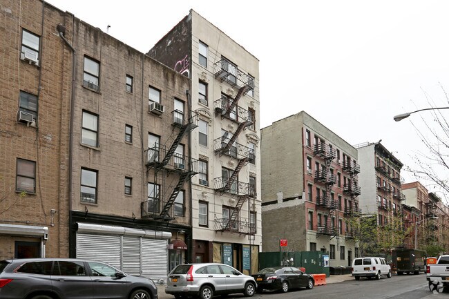 Building Photo - 444 E 13th St