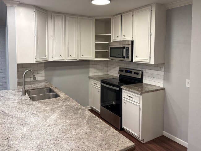 Building Photo - 5 Bedroom 2 Bath in South East Tyler!