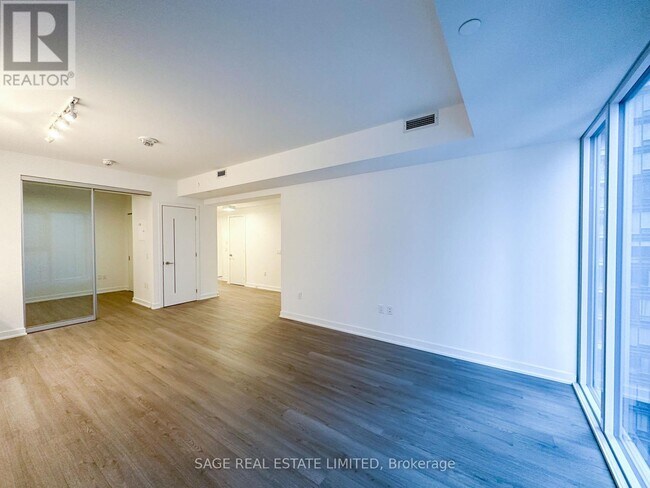 Building Photo - 357 King St W