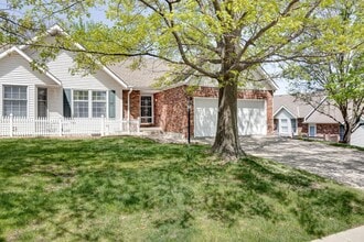 Building Photo - 2216 Berkshire Dr