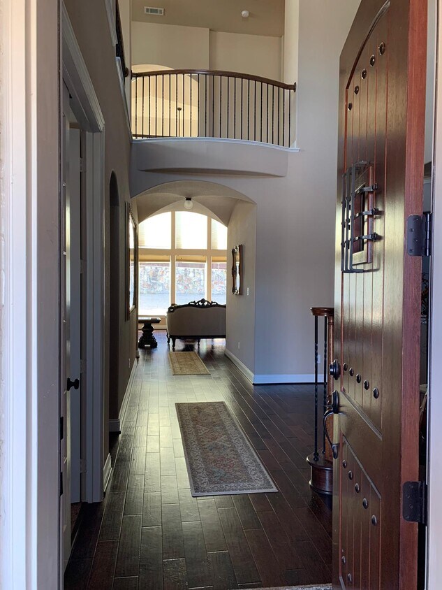 Foto del edificio - 6425 Academy Ln