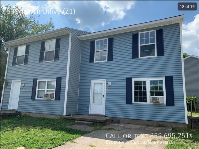 Building Photo - 4-Bed/1.5-Bath Duplex in Lexington – Only ...