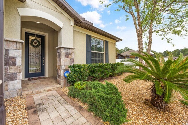Building Photo - Beautifully Maintained home in Pool Commun...