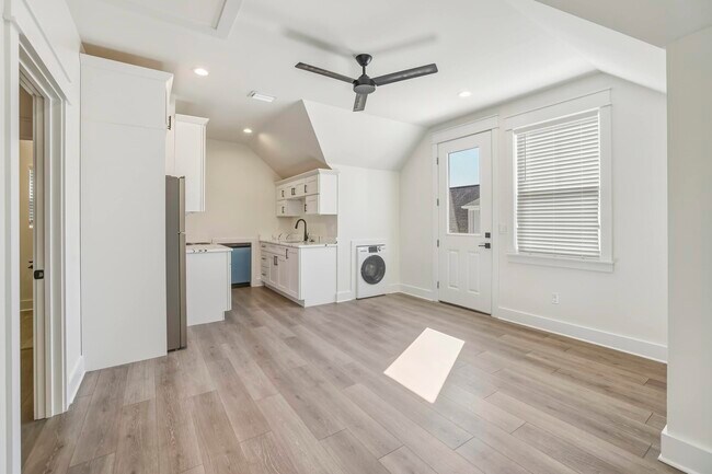 Foto del edificio - 4056 Biltmore Ave